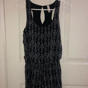 NWOT Xhilaration patterned romper